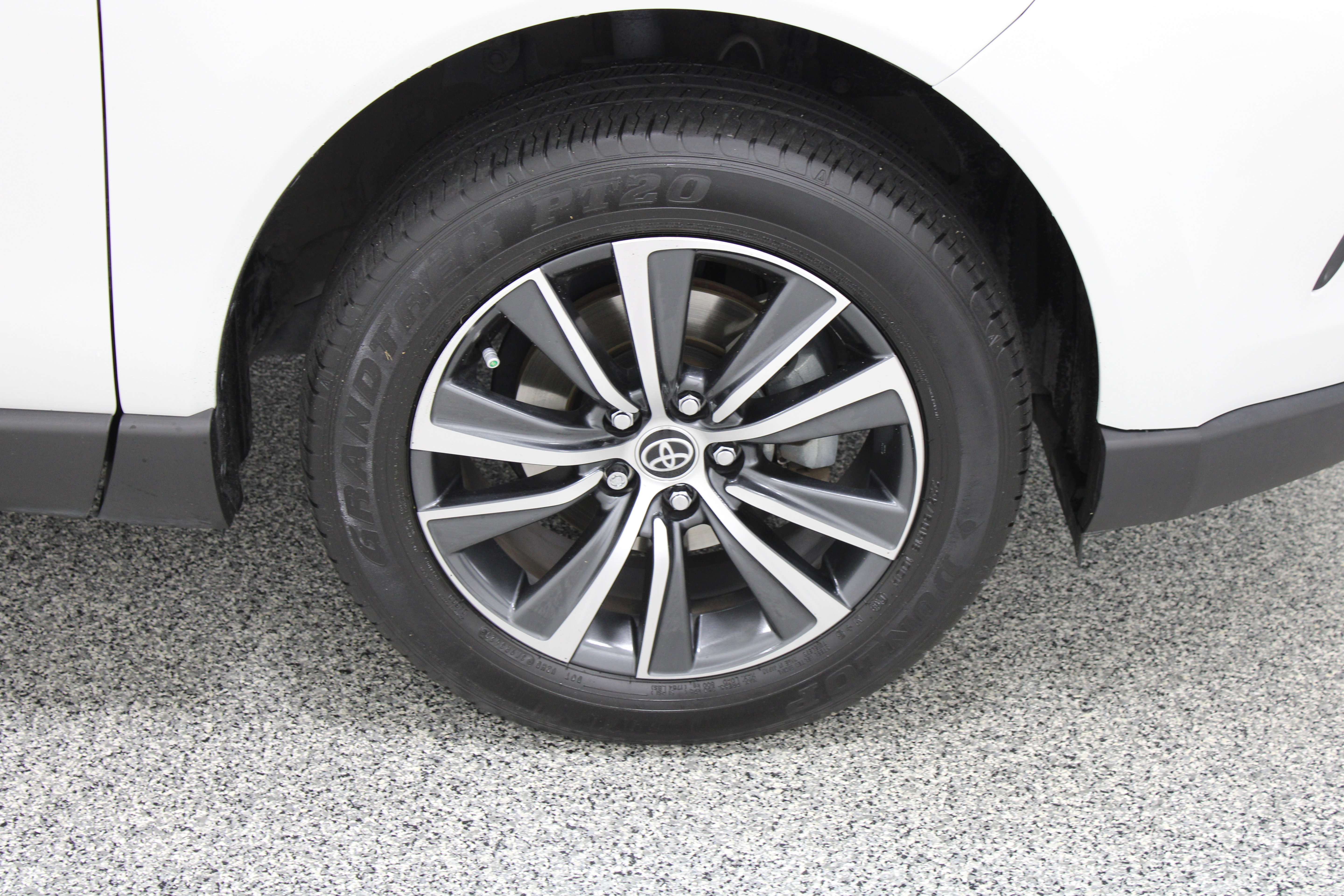 Certified 2023 Toyota Venza LE AWD/4WD image 5