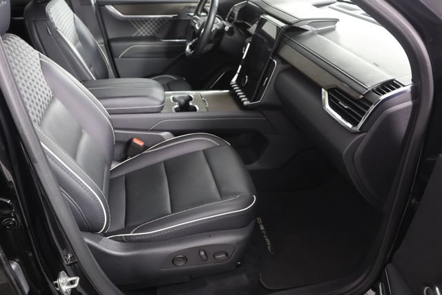 Used 2024 GMC Acadia Denali AWD/4WD image 25