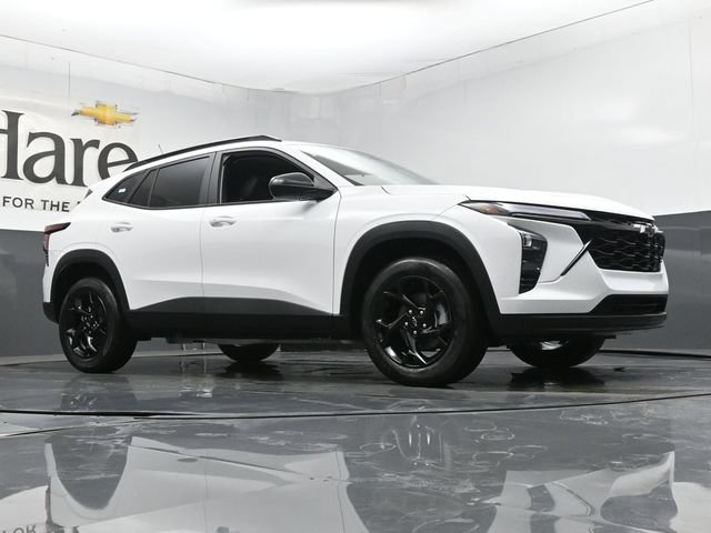 New 2026 Chevrolet Trax LT w/ Sunroof Package FWD image 2
