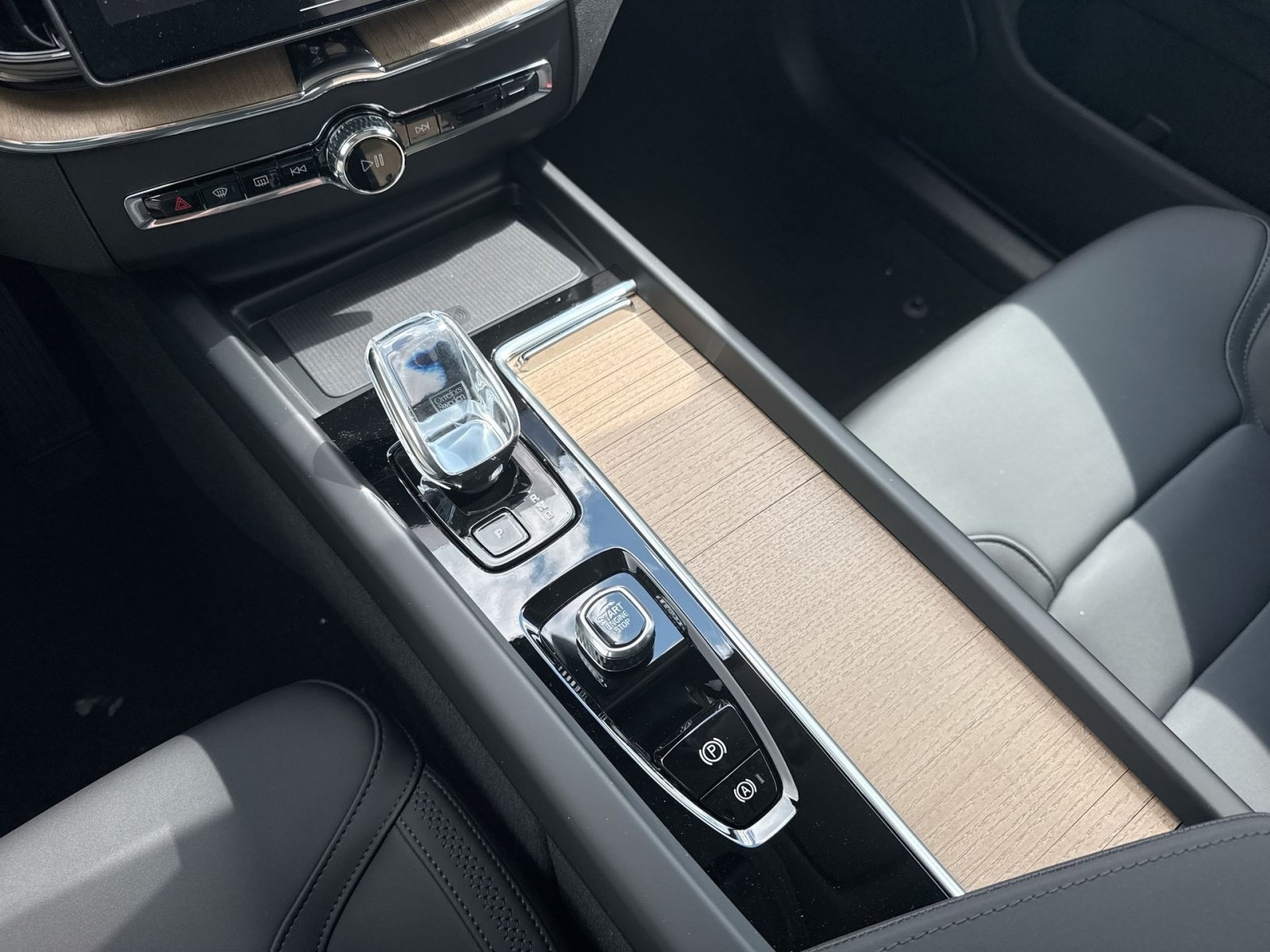 New 2026 Volvo XC60 B5 Core w/ Climate Package AWD/4WD image 23
