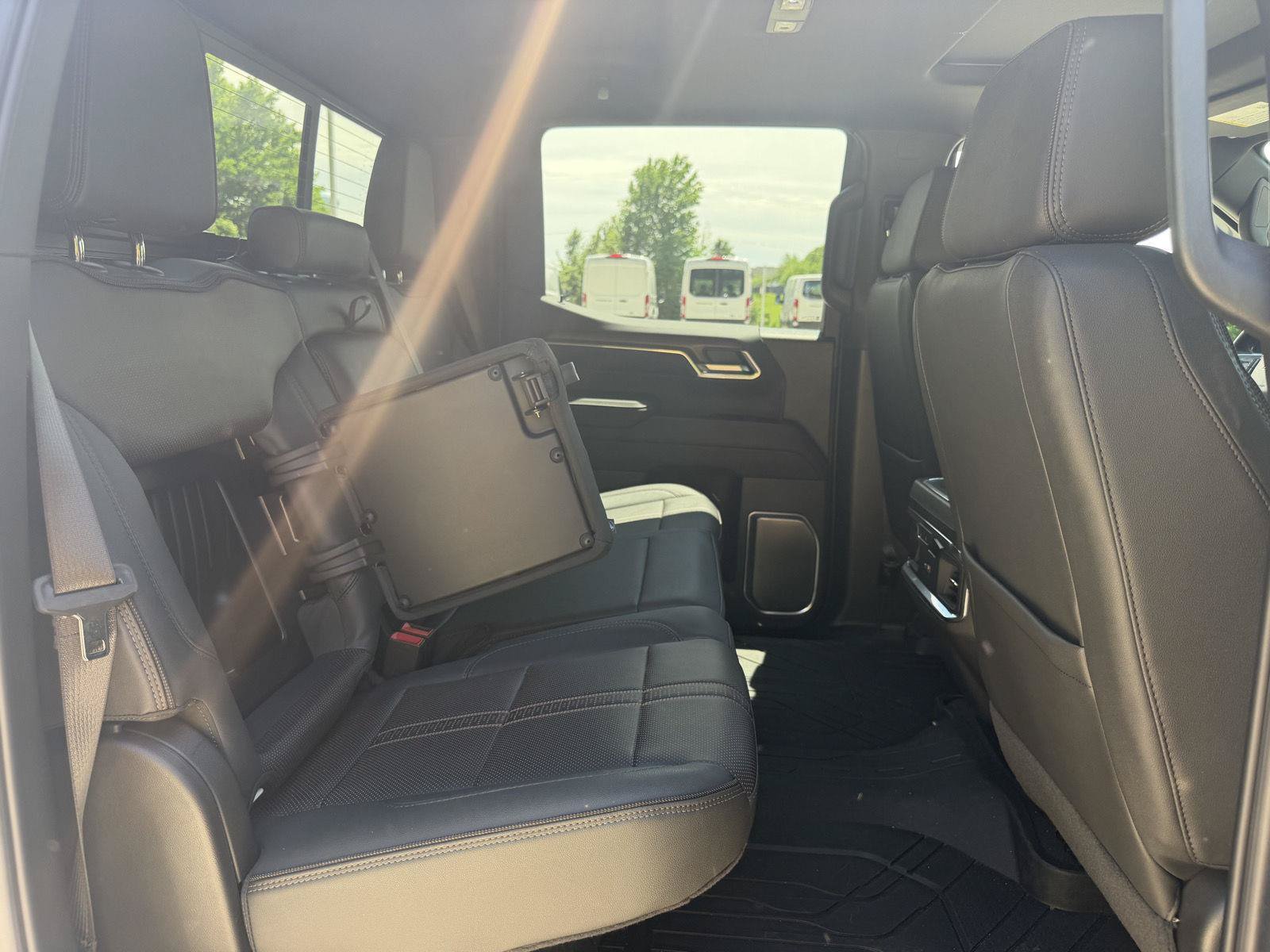 Used 2025 Chevrolet Silverado 1500 High Country w/ High Country Premium Package AWD/4WD image 29