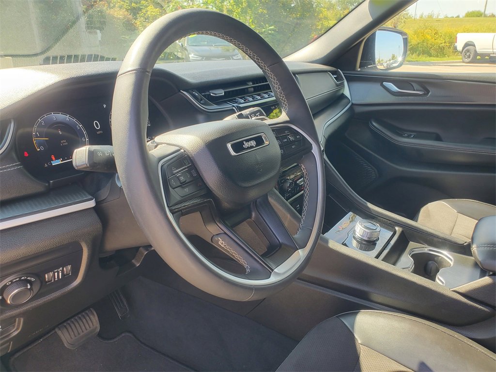 Used 2024 Jeep Grand Cherokee L Laredo image 15