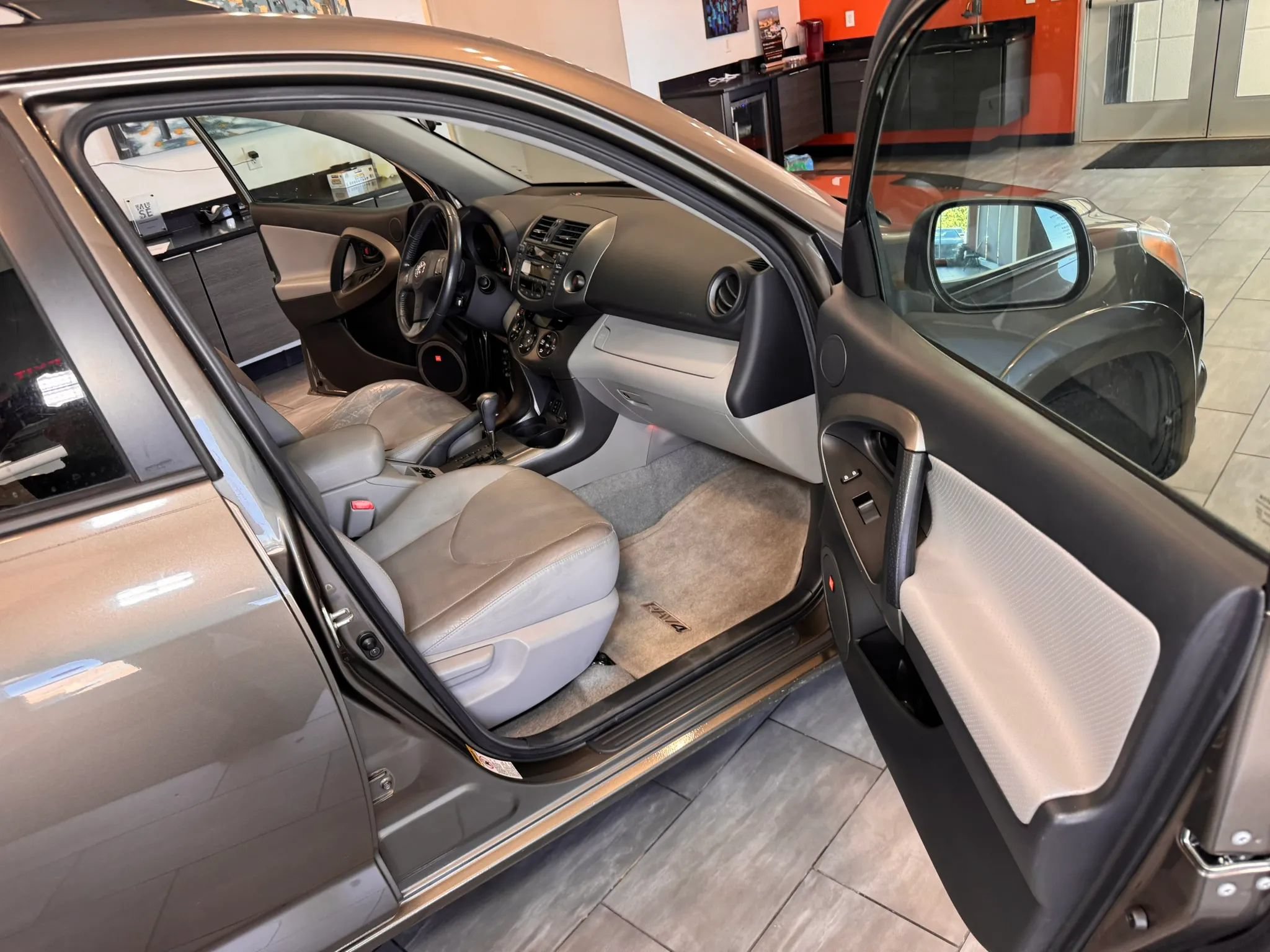 Used 2010 Toyota RAV4 Limited FWD image 39