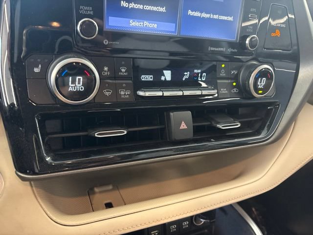 Used 2020 Toyota Highlander XLE FWD image 35