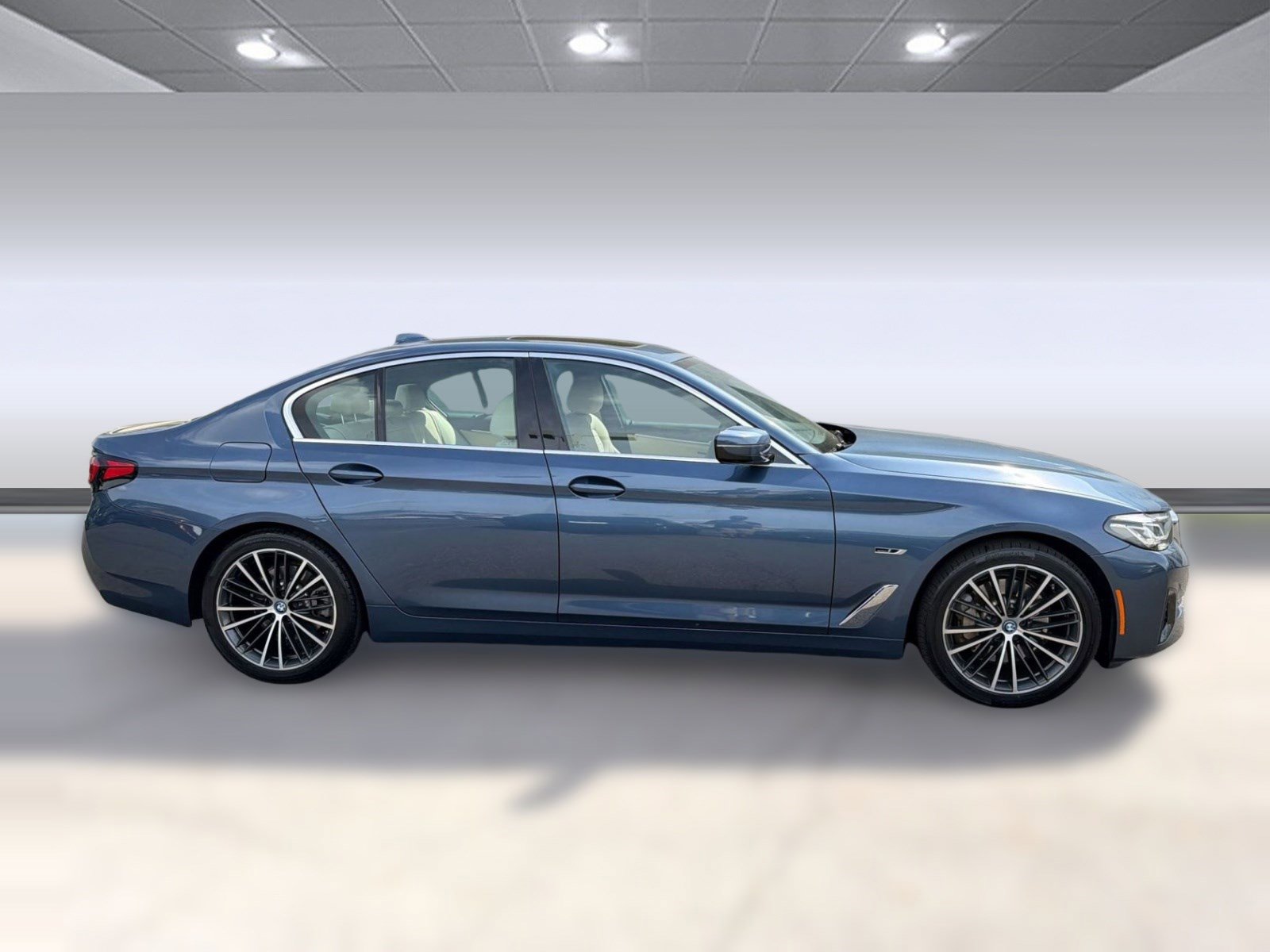 Certified 2023 BMW 530e xDrive w/ Convenience Package image 8