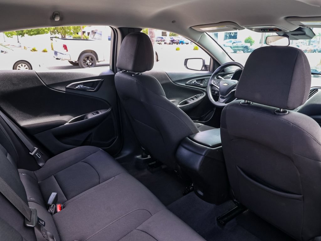 Used 2025 Chevrolet Malibu RS FWD image 16