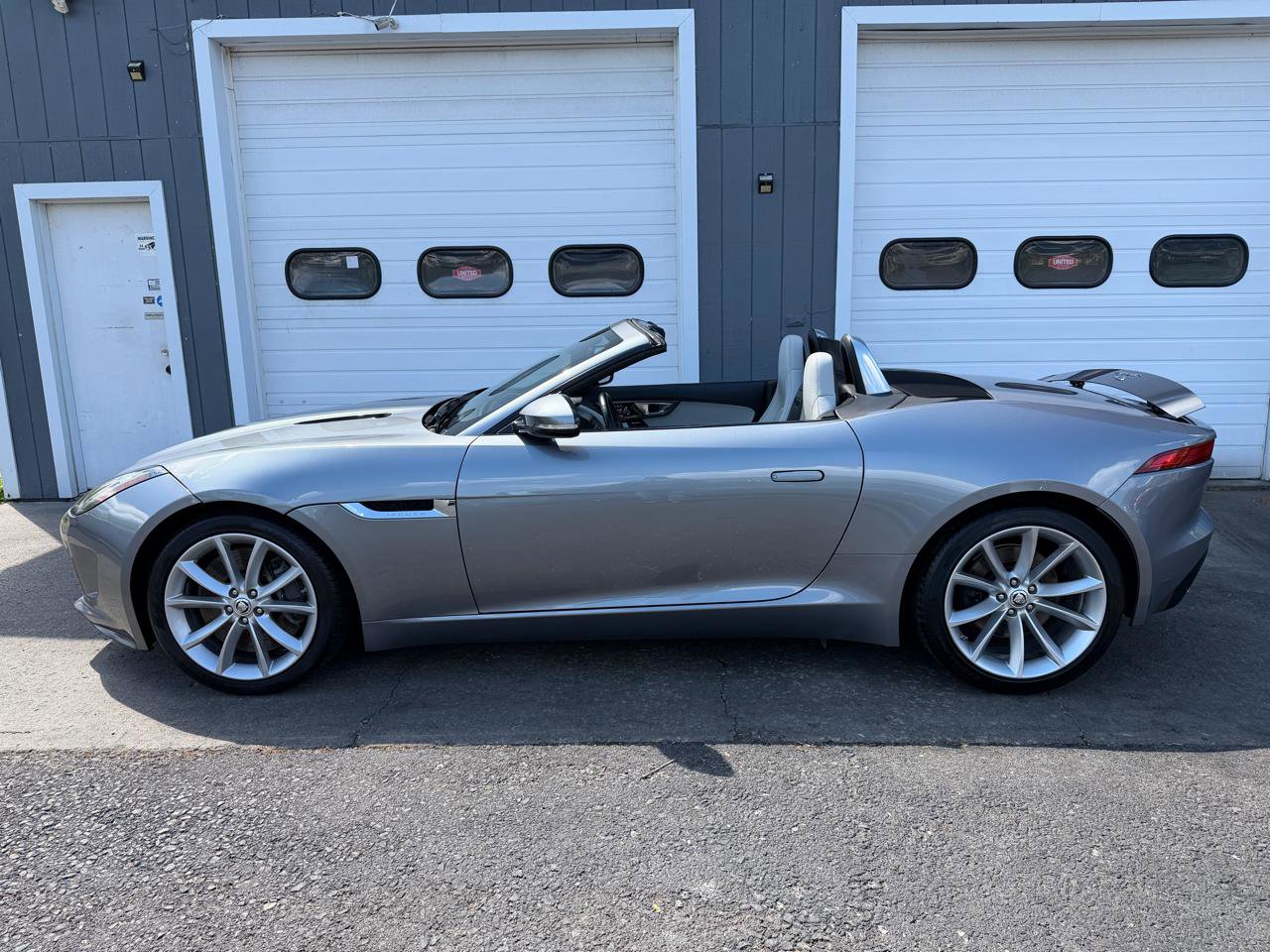 Used 2014 Jaguar F-TYPE S RWD image 12