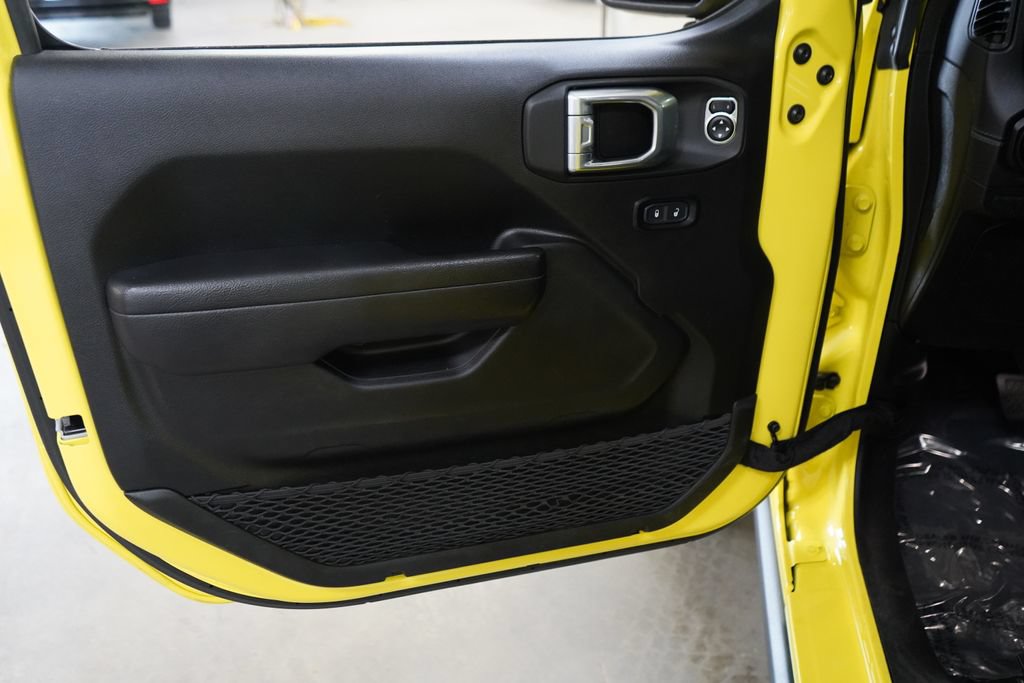 Used 2024 Jeep Wrangler Unlimited Rubicon AWD/4WD image 16