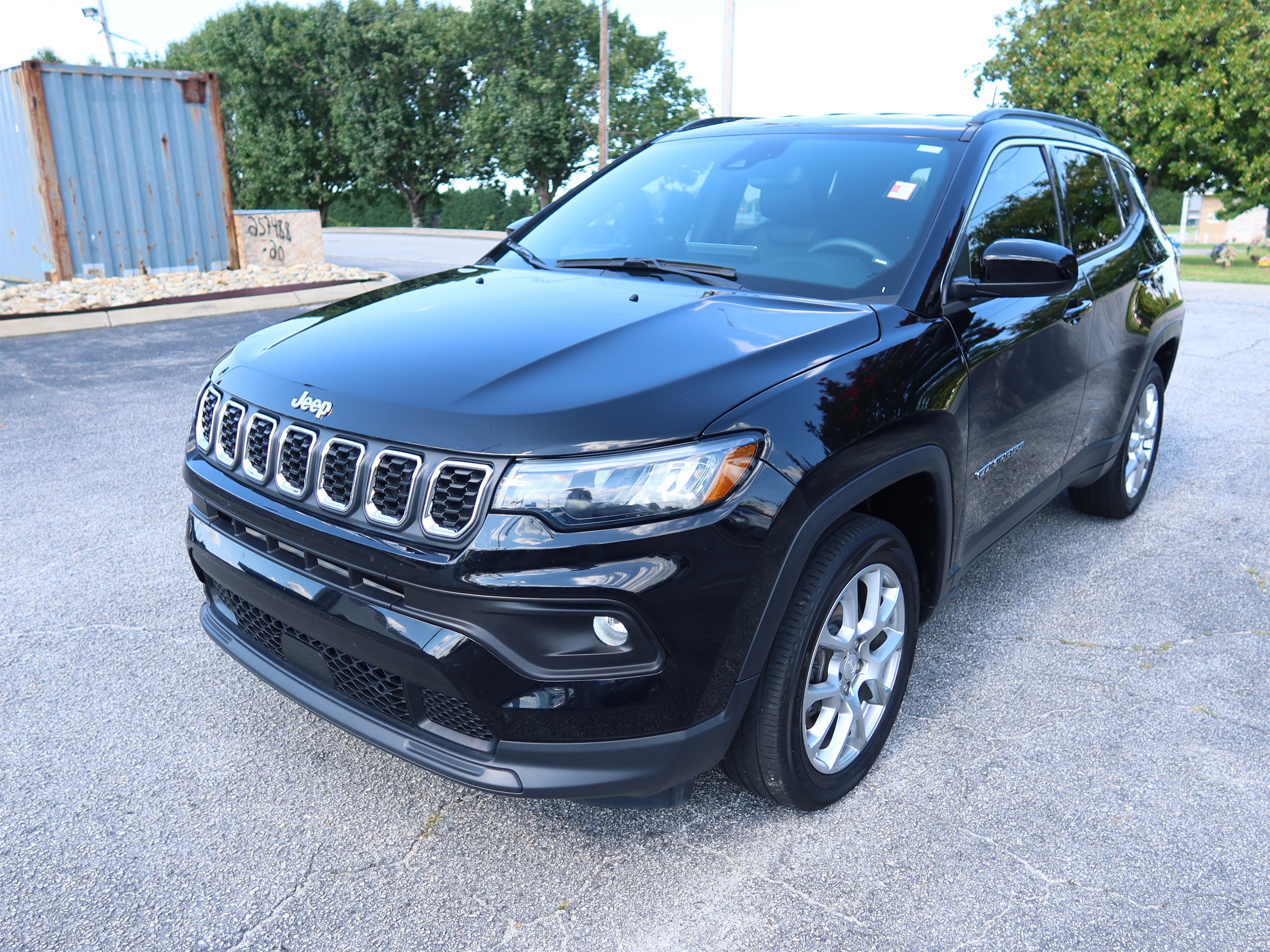Used 2024 Jeep Compass Latitude AWD/4WD image 9