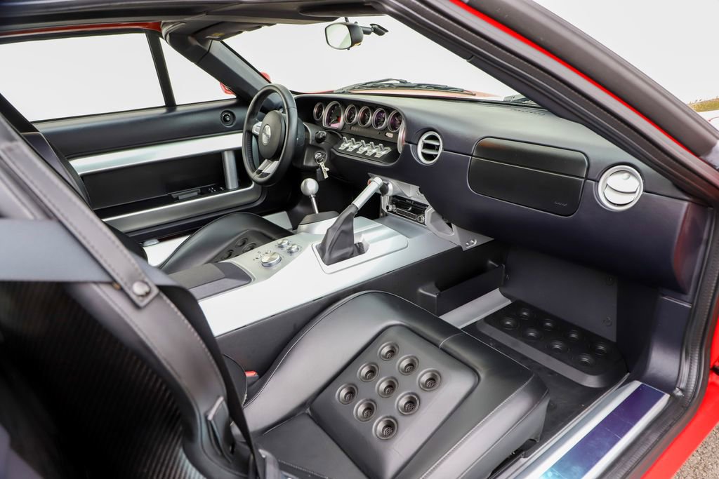 Used 2006 Ford GT RWD image 10