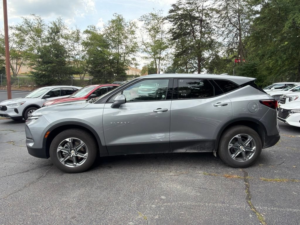 Used 2025 Chevrolet Blazer LT FWD image 6