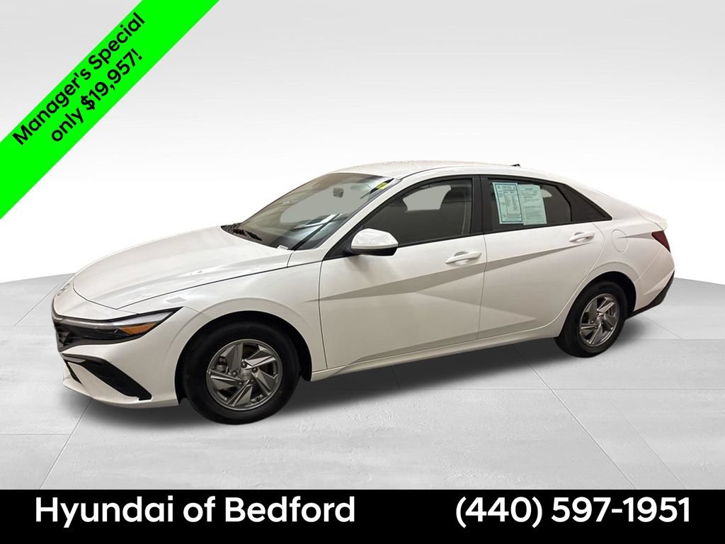 Certified 2026 Hyundai Elantra SE w/ Cargo Package FWD image 9