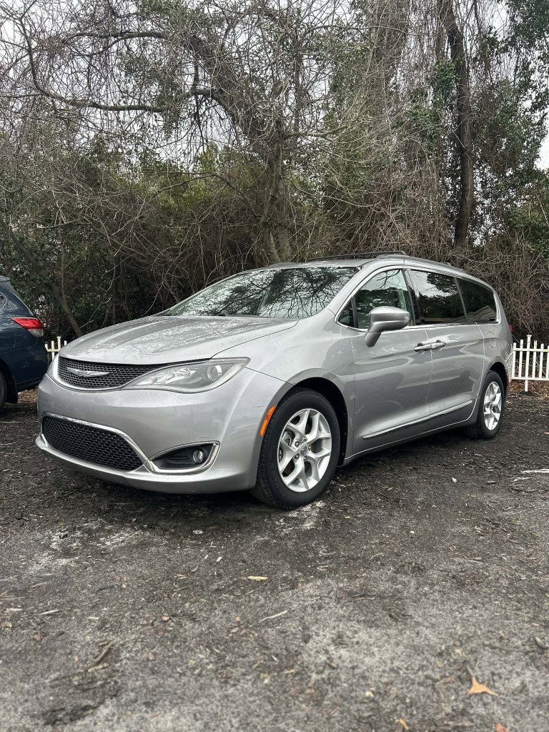 Used 2017 Chrysler Pacifica Touring-L w/ Tire & Wheel Group