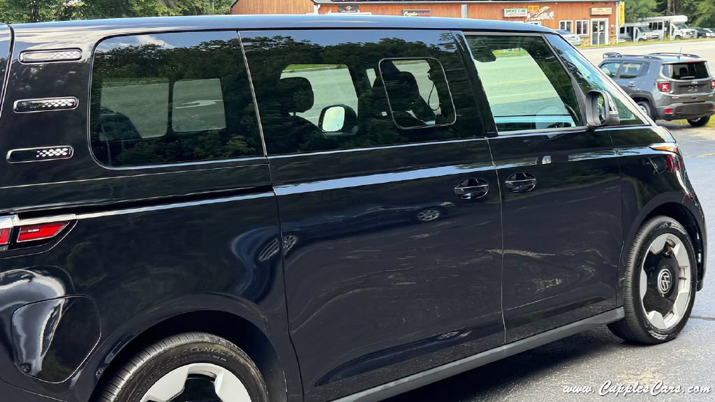 Used 2025 Volkswagen ID. Buzz Pro S RWD image 29
