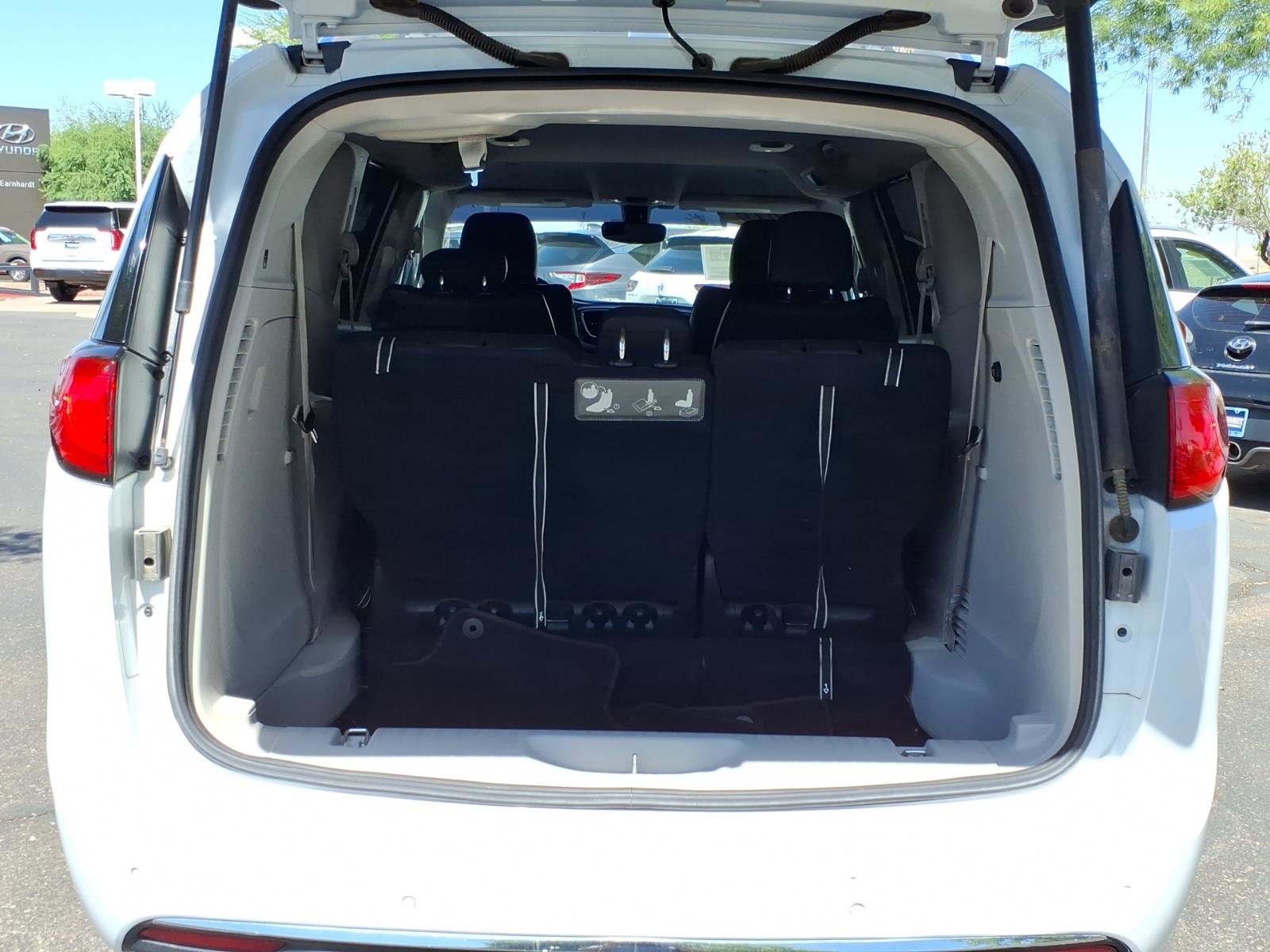 Used 2019 Chrysler Pacifica Touring-L image 10