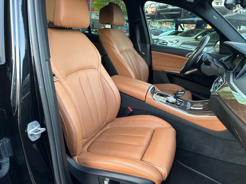 Used 2019 BMW X5 xDrive40i w/ M Sport Package image 28