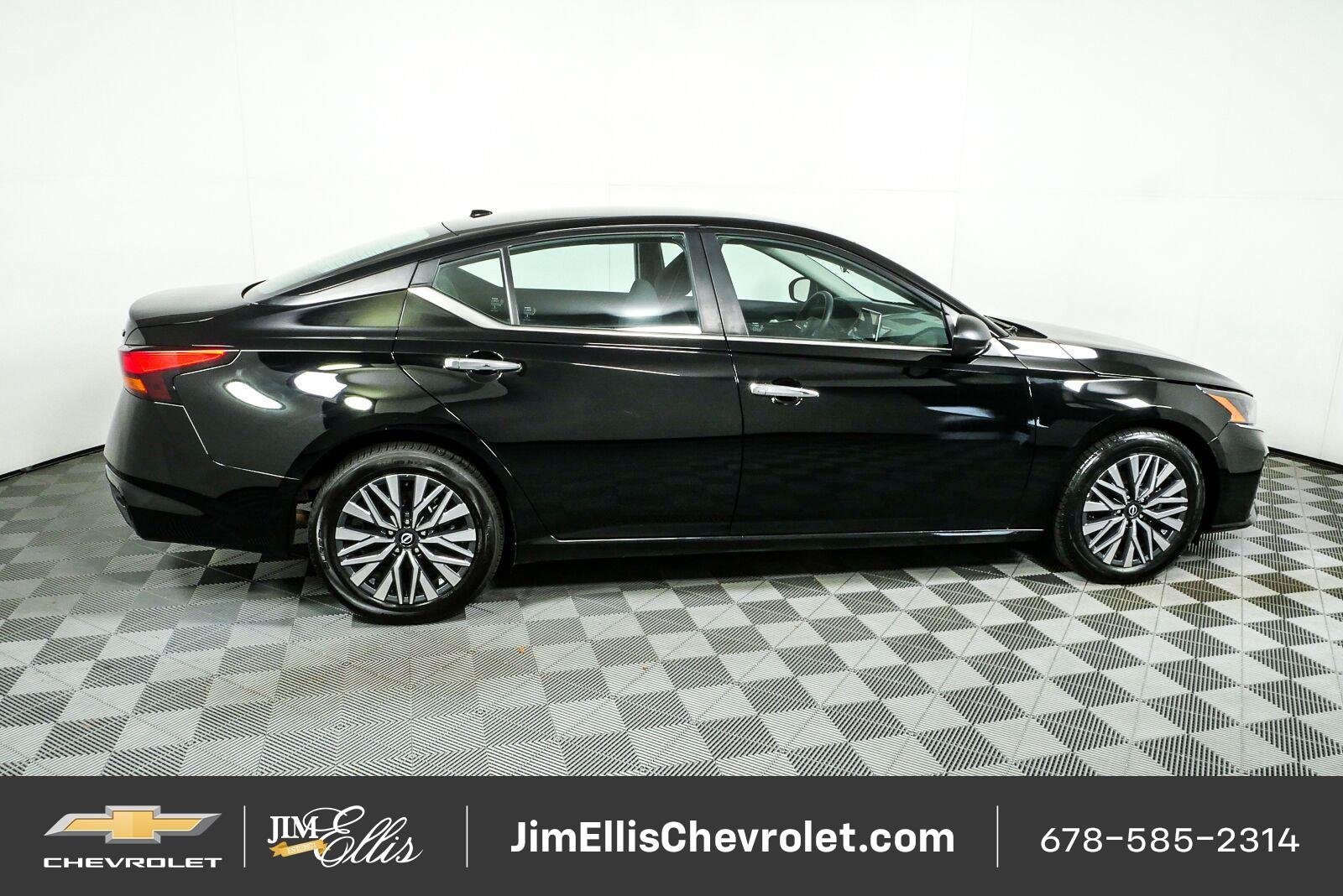 Used 2024 Nissan Altima 2.5 SV FWD image 2