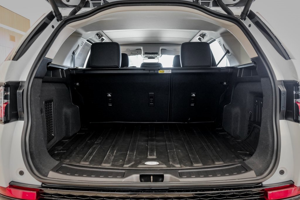 Used 2025 Land Rover Discovery Sport S image 9