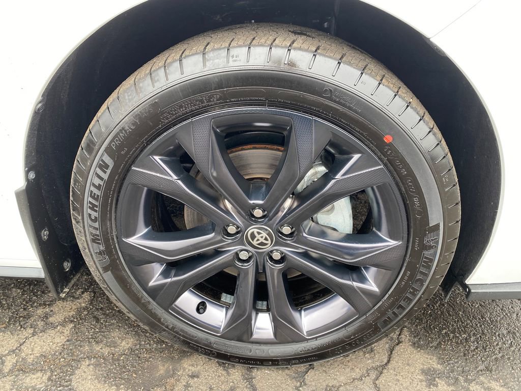 Used 2025 Toyota Sienna XSE image 31