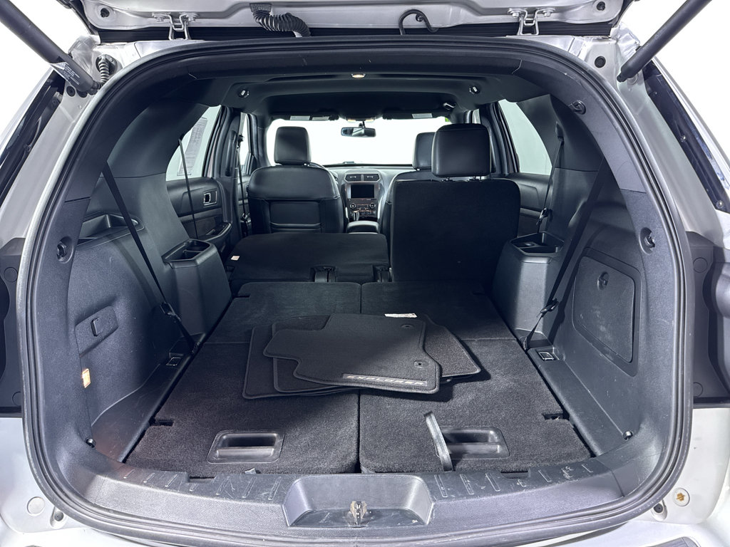 Used 2019 Ford Explorer XLT w/ Equipment Group 202A AWD/4WD image 8