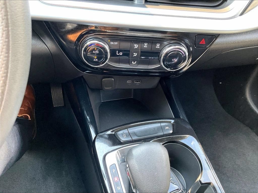 Used 2024 Chevrolet Trax LT FWD image 25