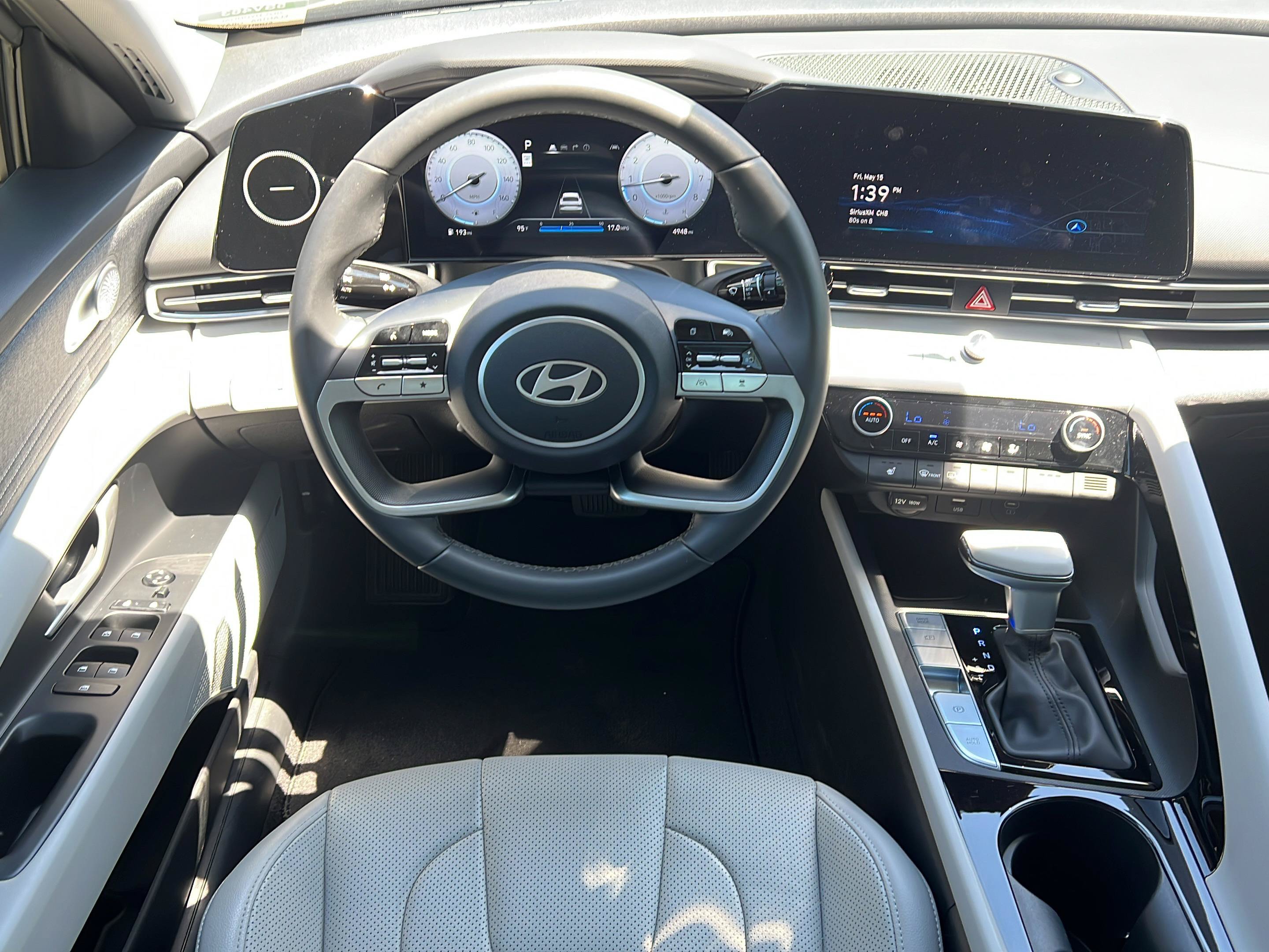 Certified 2025 Hyundai Elantra Limited FWD image 11