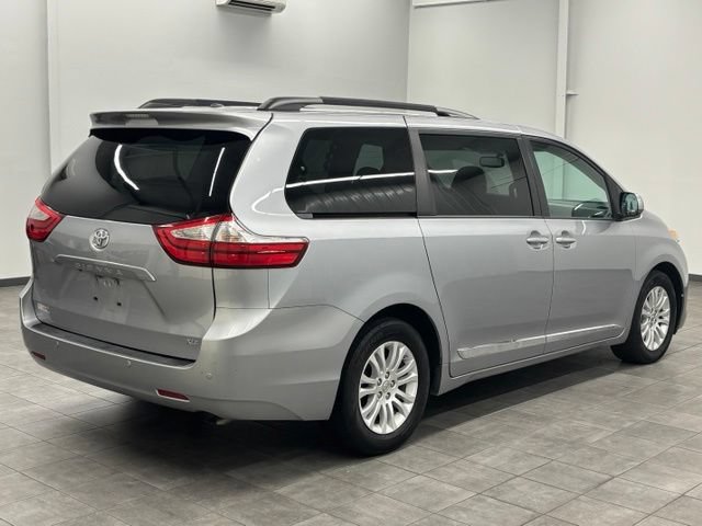 Used 2015 Toyota Sienna XLE w/ XLE Navigation Package FWD image 2