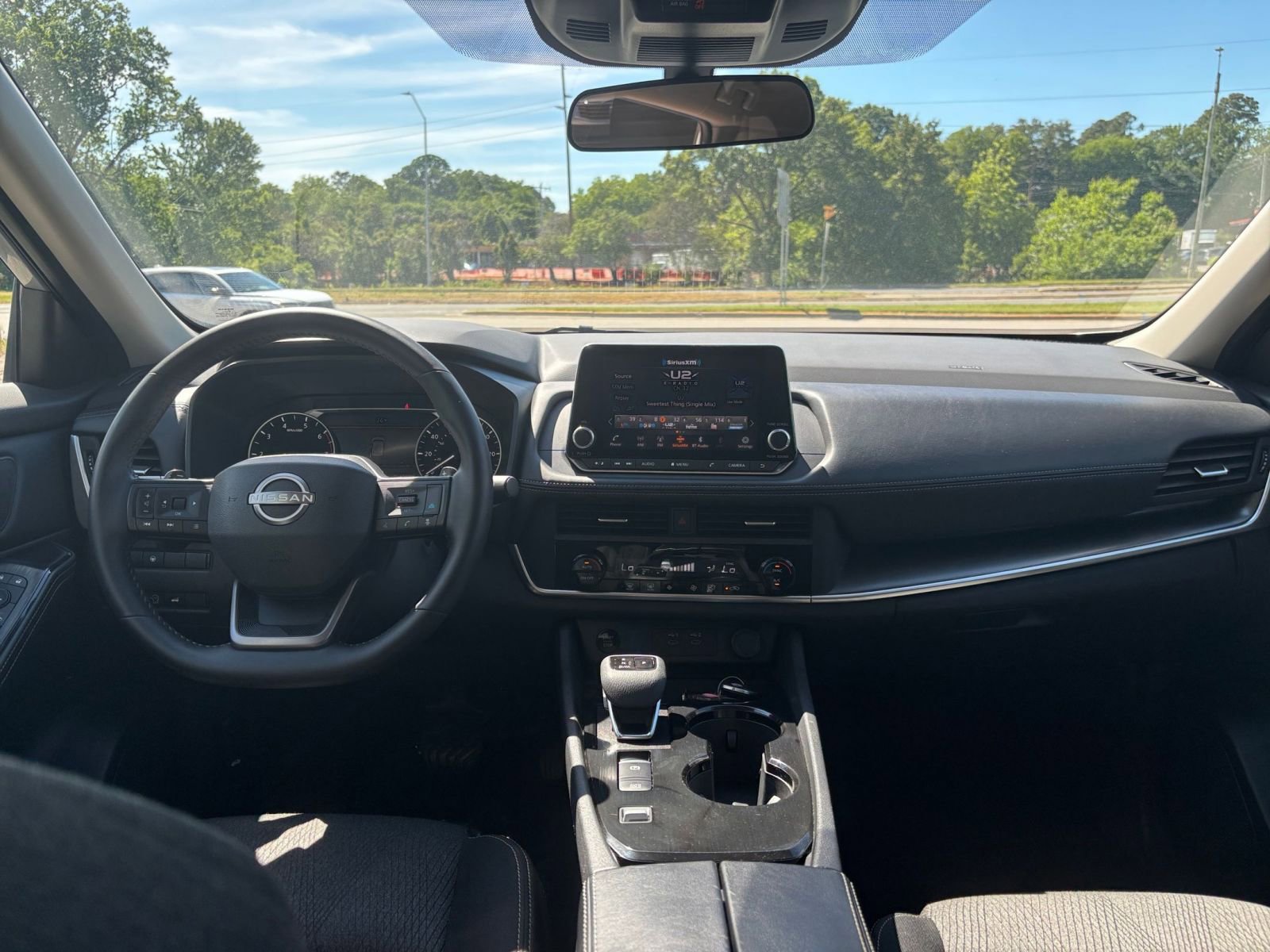 Used 2025 Nissan Rogue SV FWD image 34