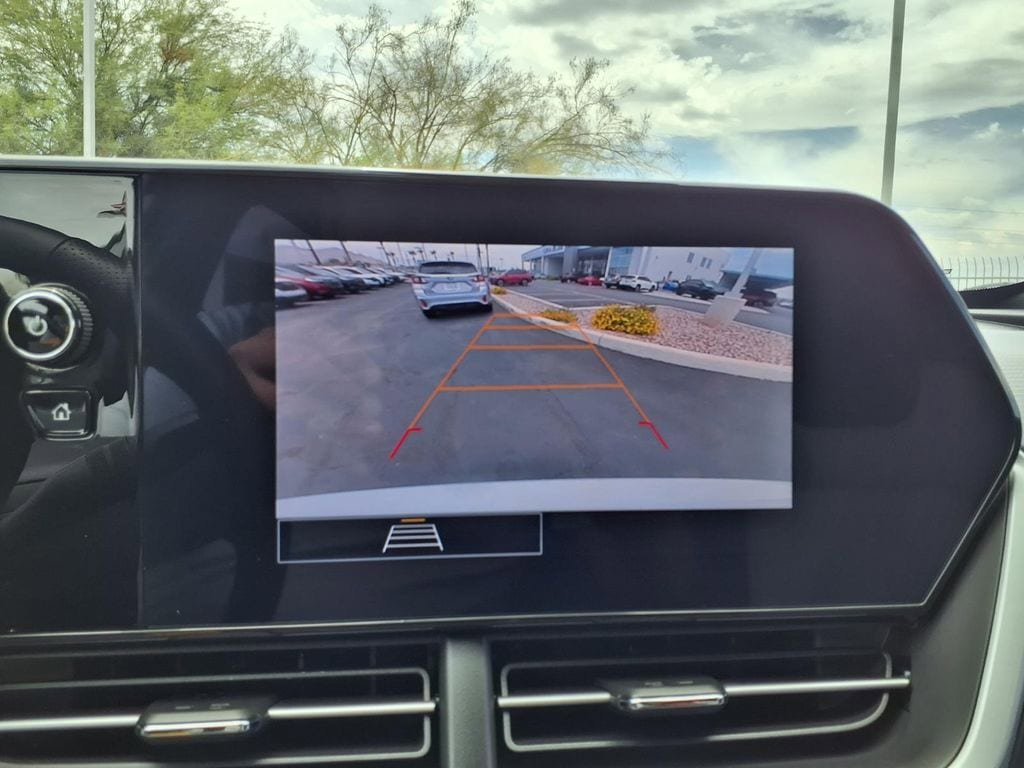Used 2024 Chevrolet Trax RS FWD image 3