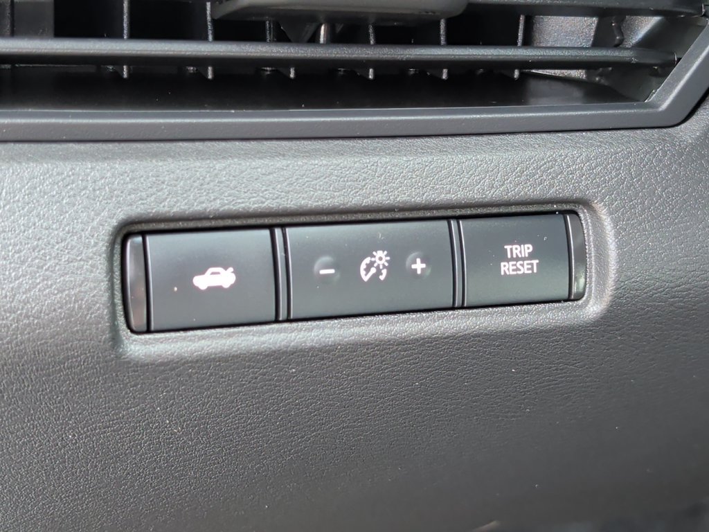 Used 2025 Nissan Altima 2.5 SV FWD image 14