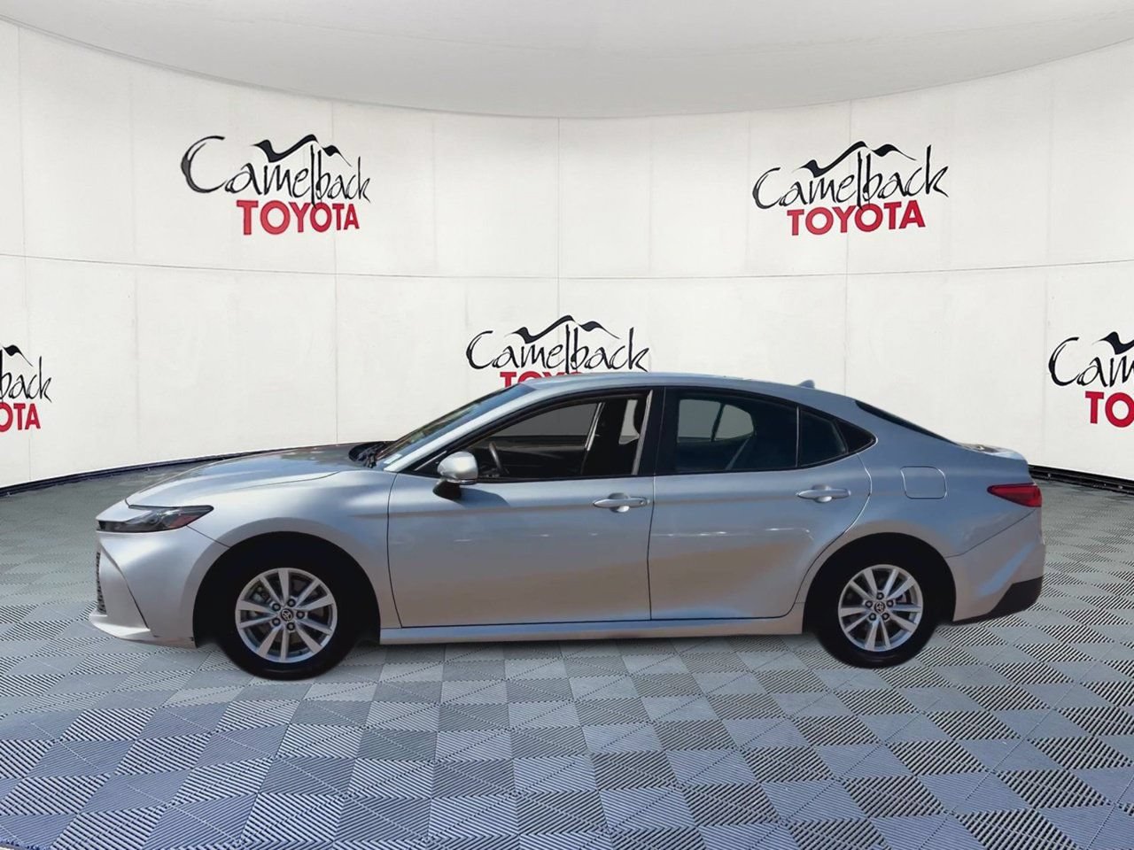 Used 2025 Toyota Camry LE FWD image 8