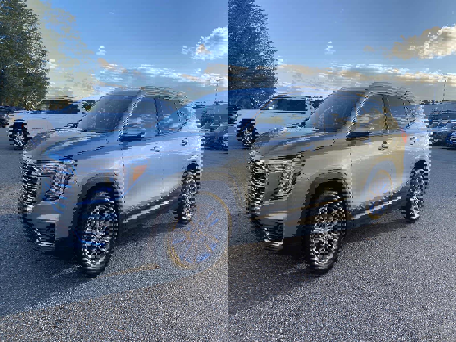 Used 2024 GMC Terrain SLT image 9