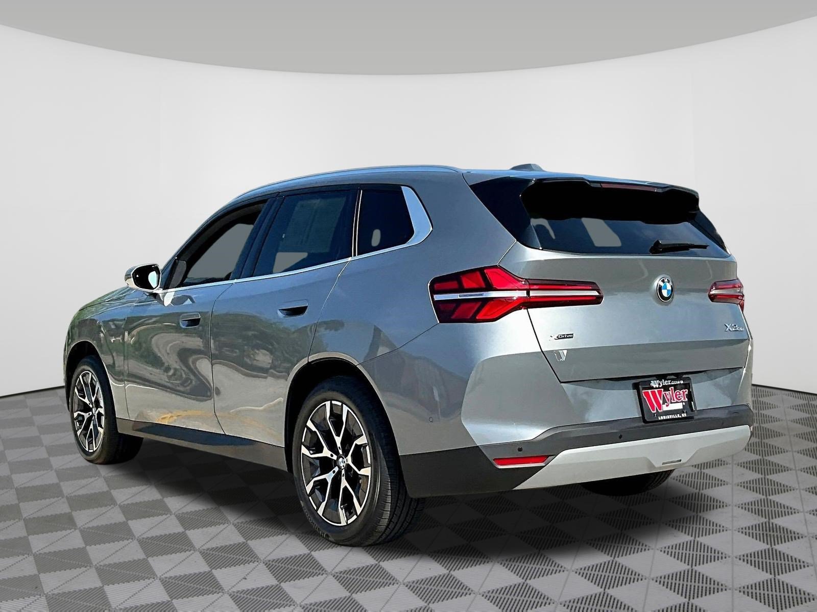Used 2025 BMW X3 xDrive30i w/ Premium Package AWD/4WD image 4