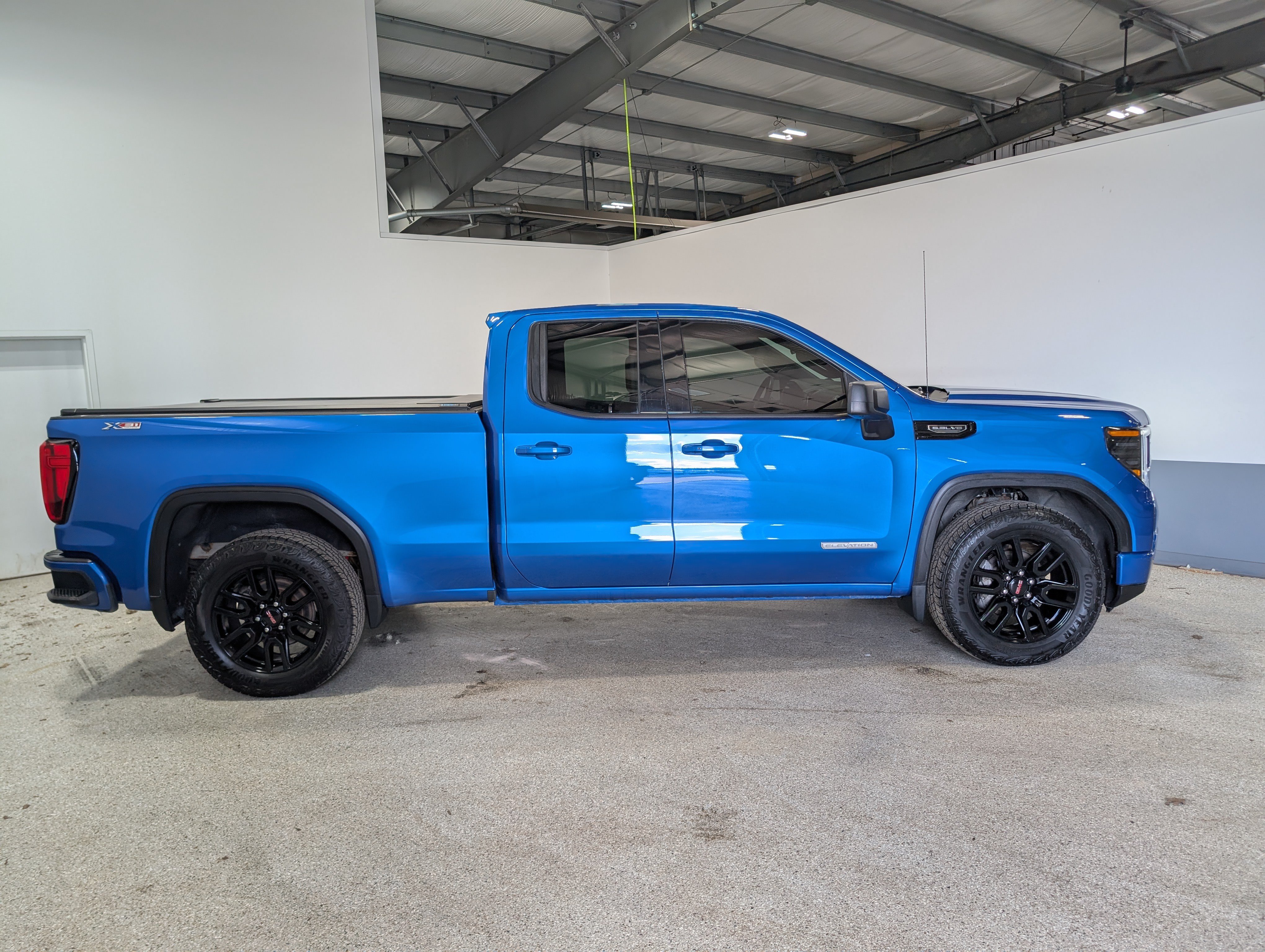 Used 2023 GMC Sierra 1500 Elevation AWD/4WD image 2