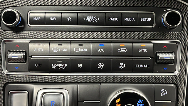Used 2022 Hyundai Santa Fe Limited AWD/4WD image 18