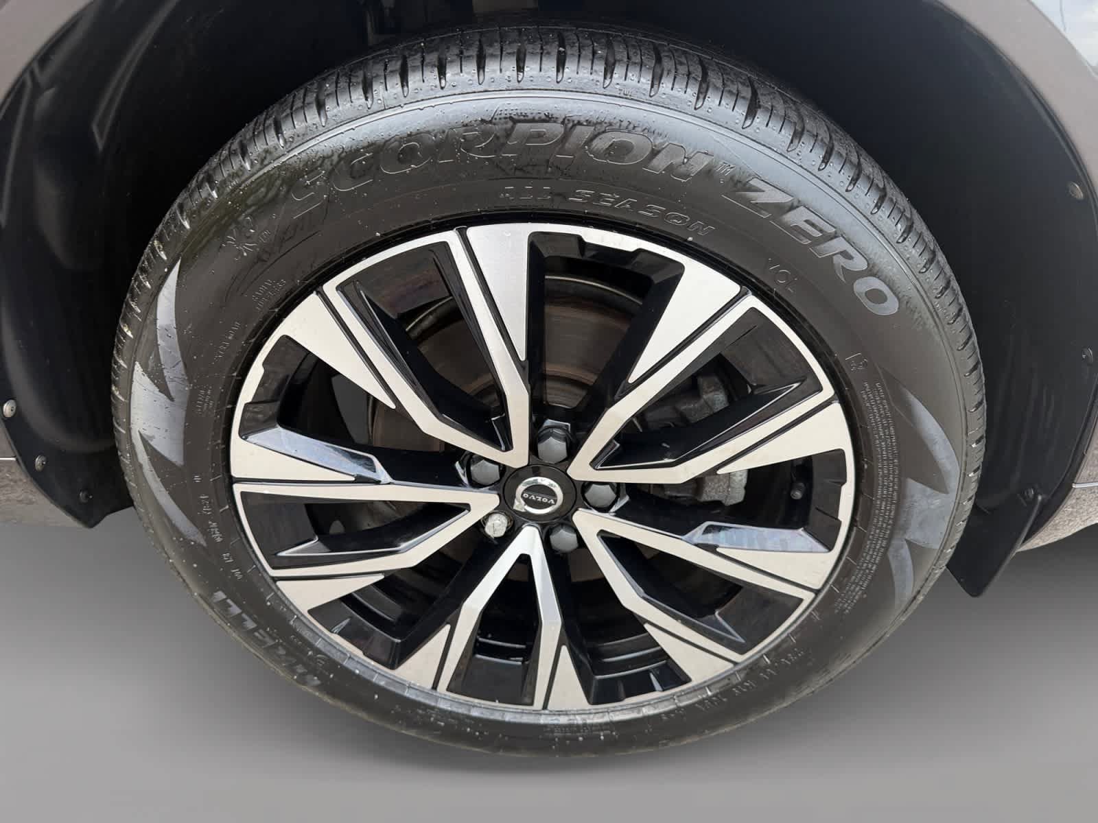 Used 2023 Volvo XC60 B5 Plus AWD/4WD image 19