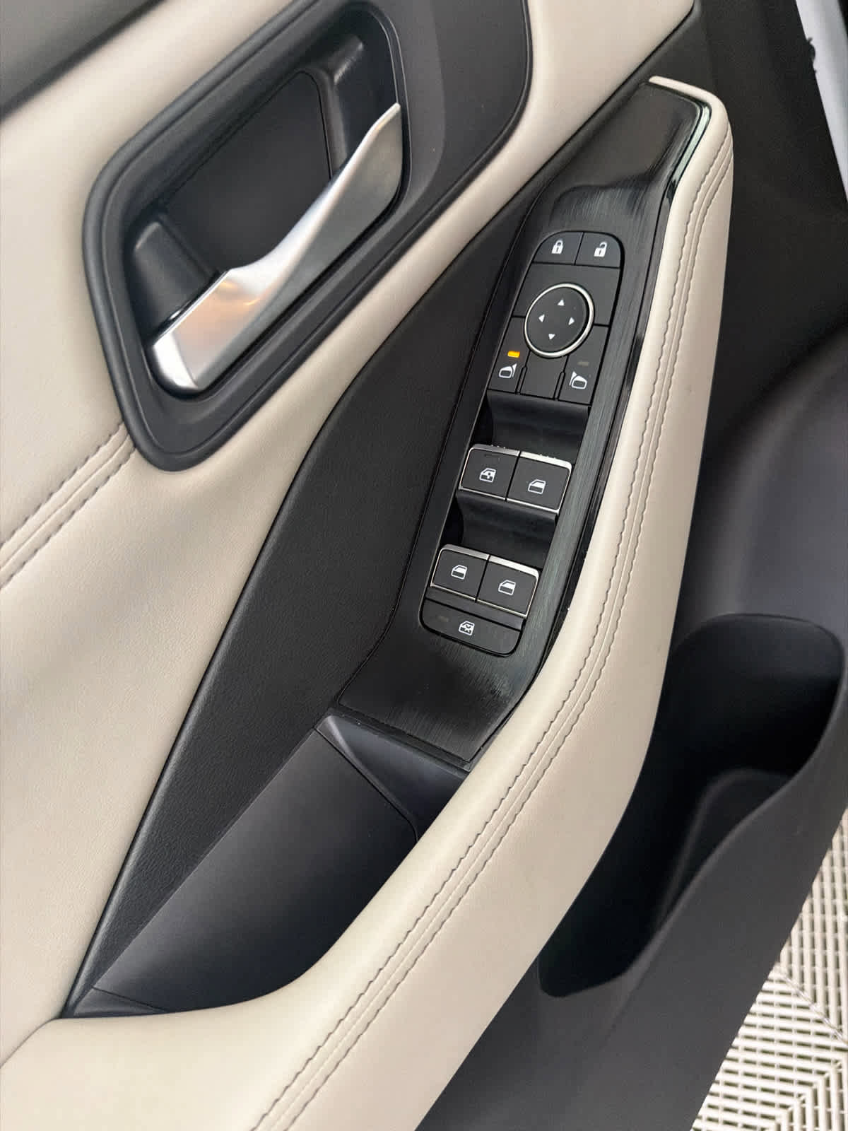 Used 2024 Nissan Rogue SL image 23