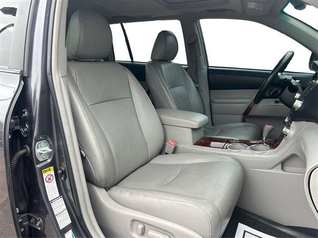 Used 2012 Toyota Highlander Limited w/ Tow Pkg AWD/4WD image 48
