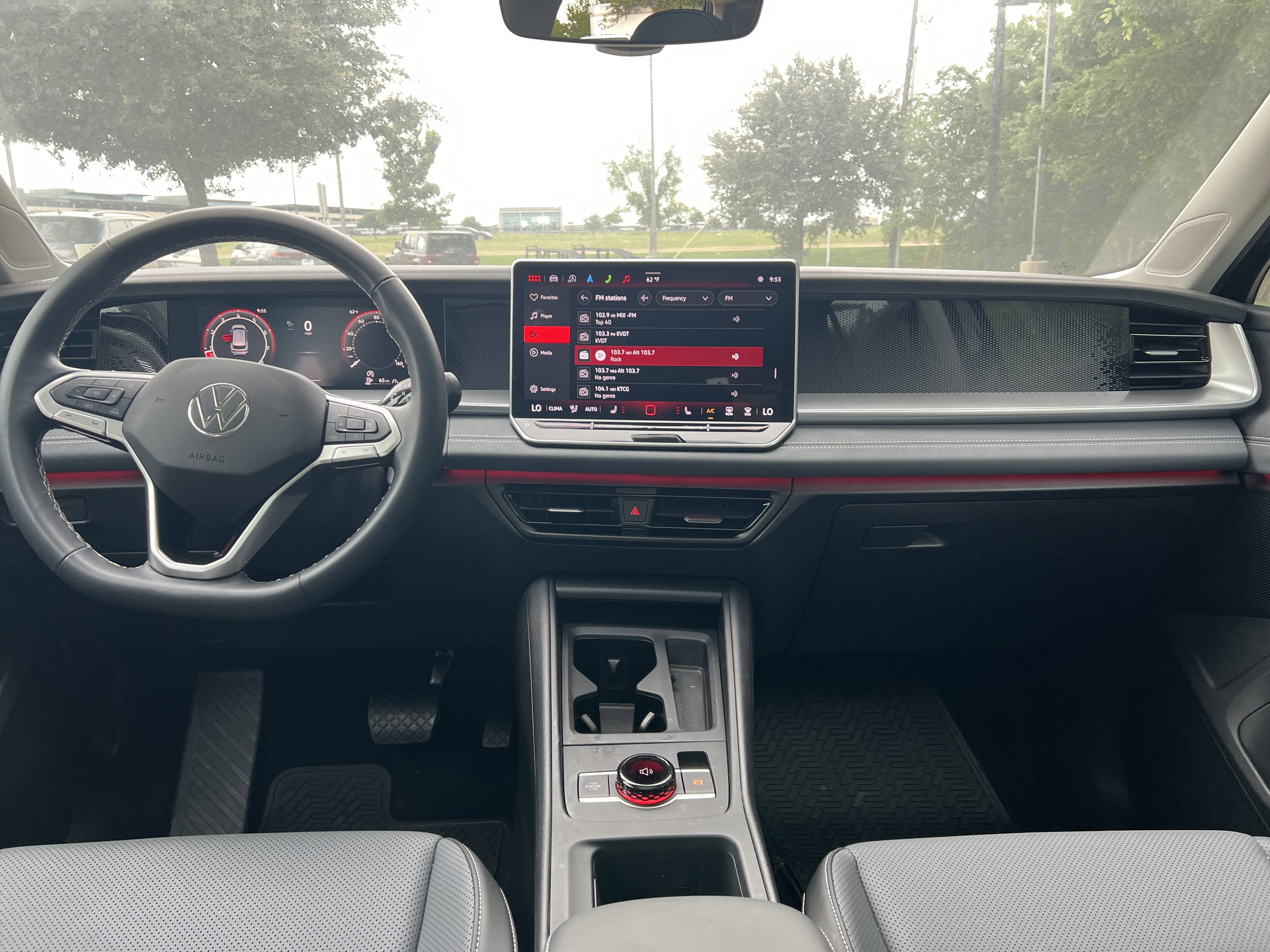 Certified 2025 Volkswagen Tiguan SE w/ Panoramic Sunroof Package AWD/4WD image 27
