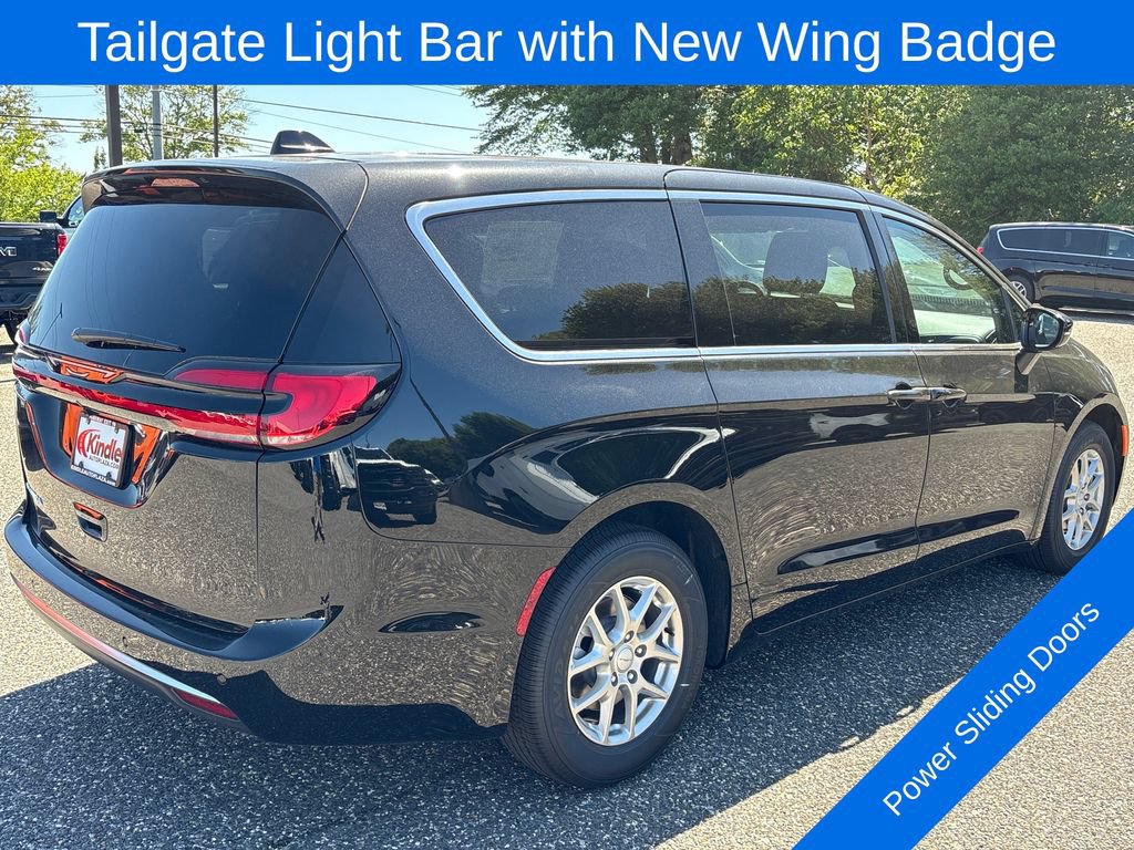 New 2027 Chrysler Pacifica Select FWD image 28