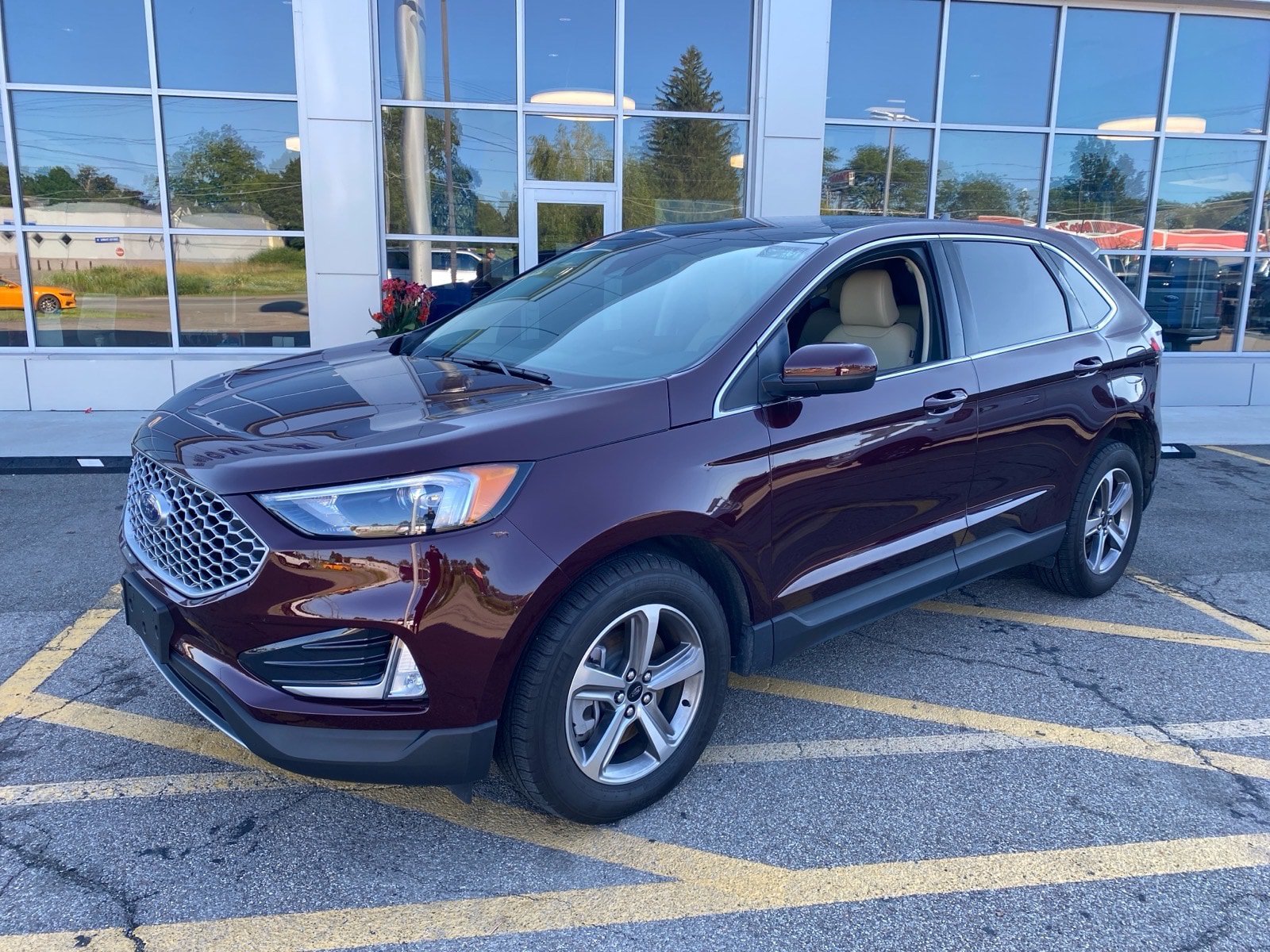Used 2024 Ford Edge SEL w/ Convenience Package
