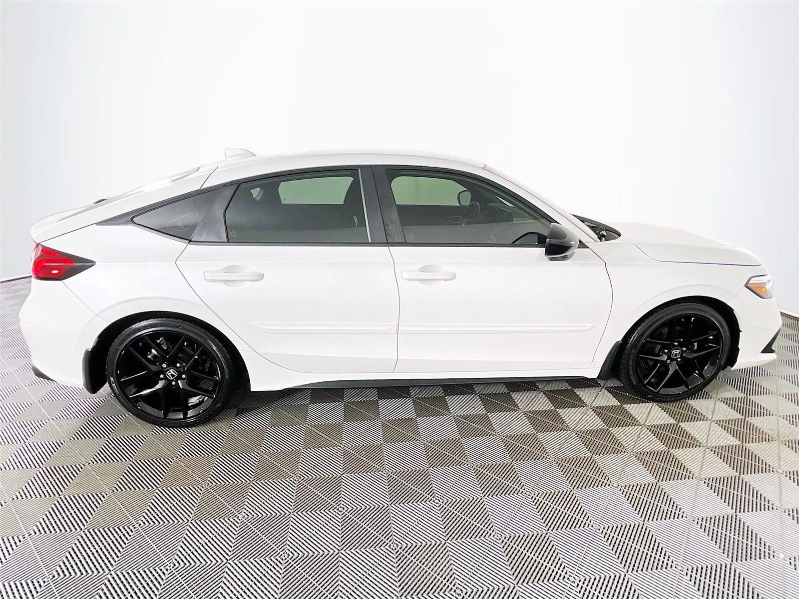 Used 2023 Honda Civic Sport image 12