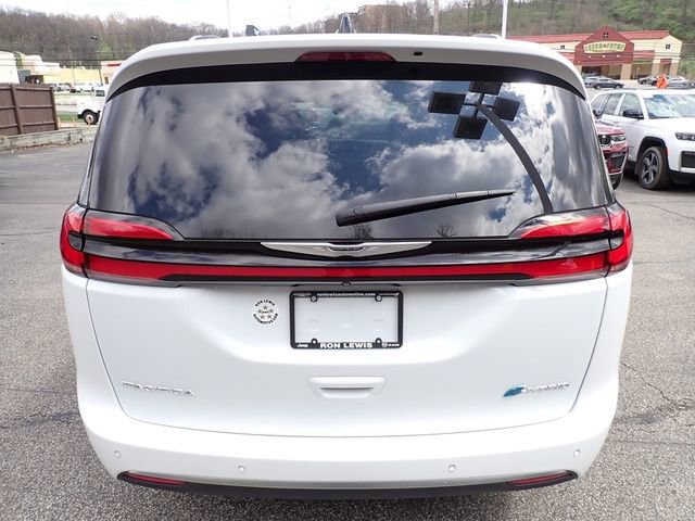 Used 2023 Chrysler Pacifica Pinnacle image 4