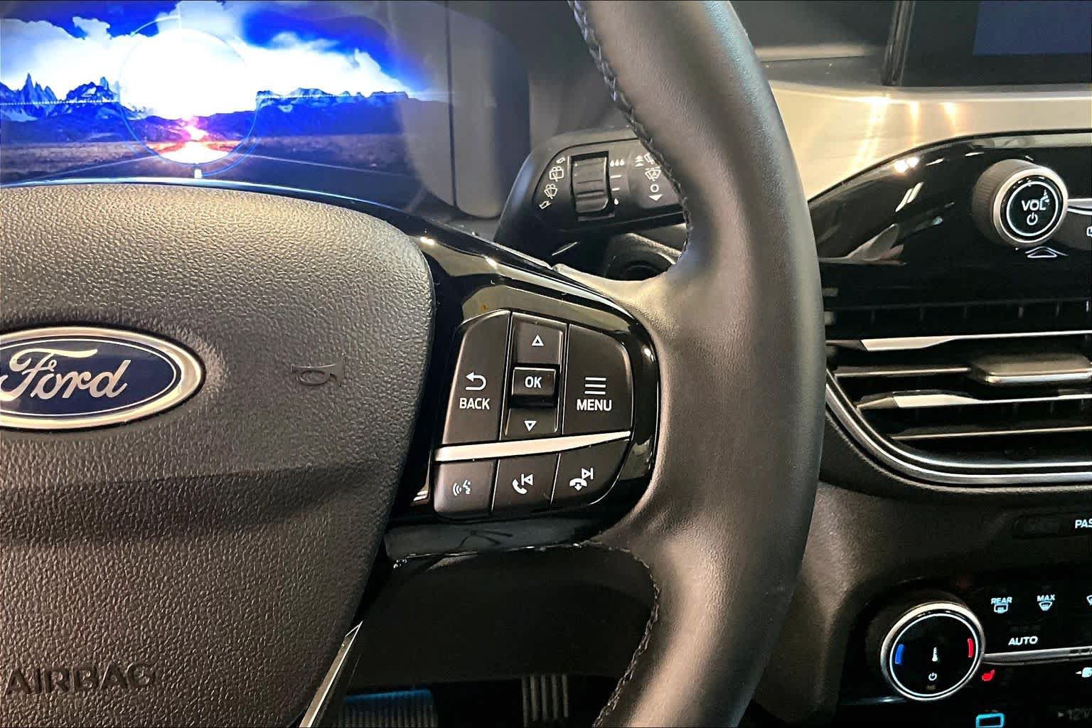 Used 2022 Ford Escape Titanium FWD image 24