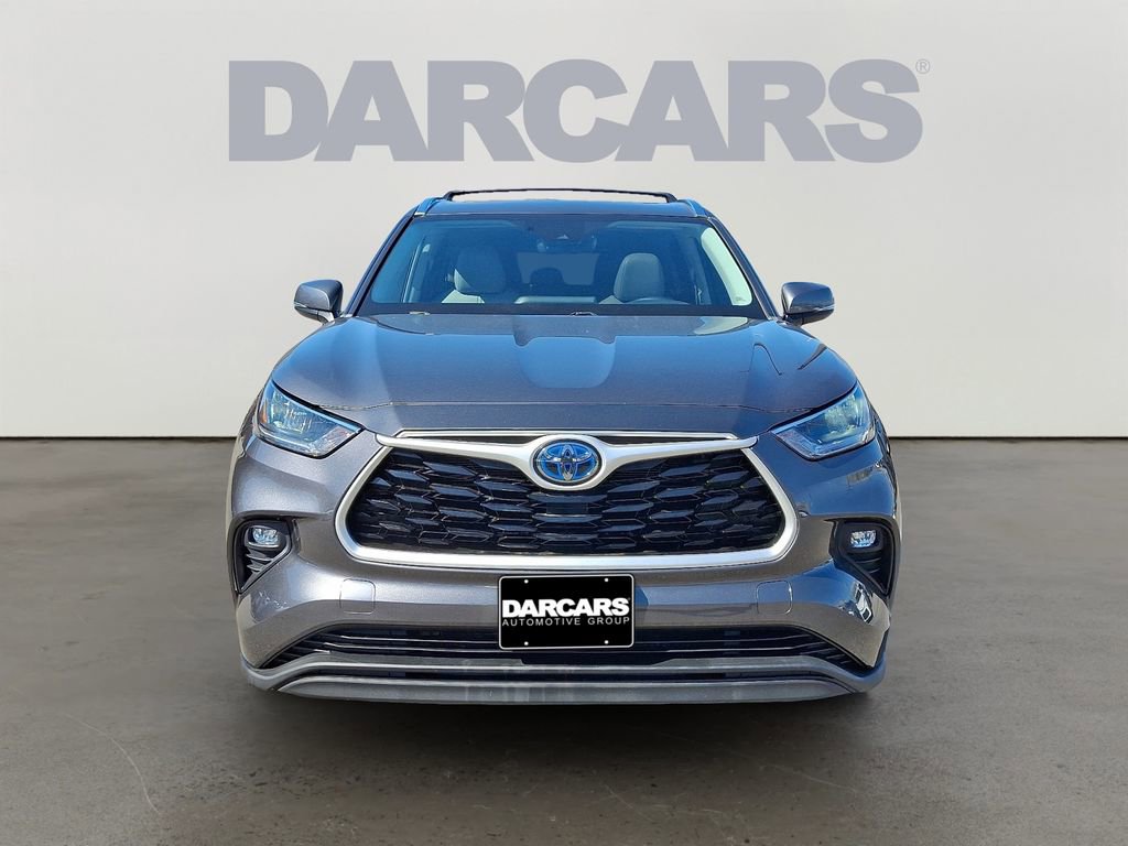 Used 2020 Toyota Highlander XLE image 2