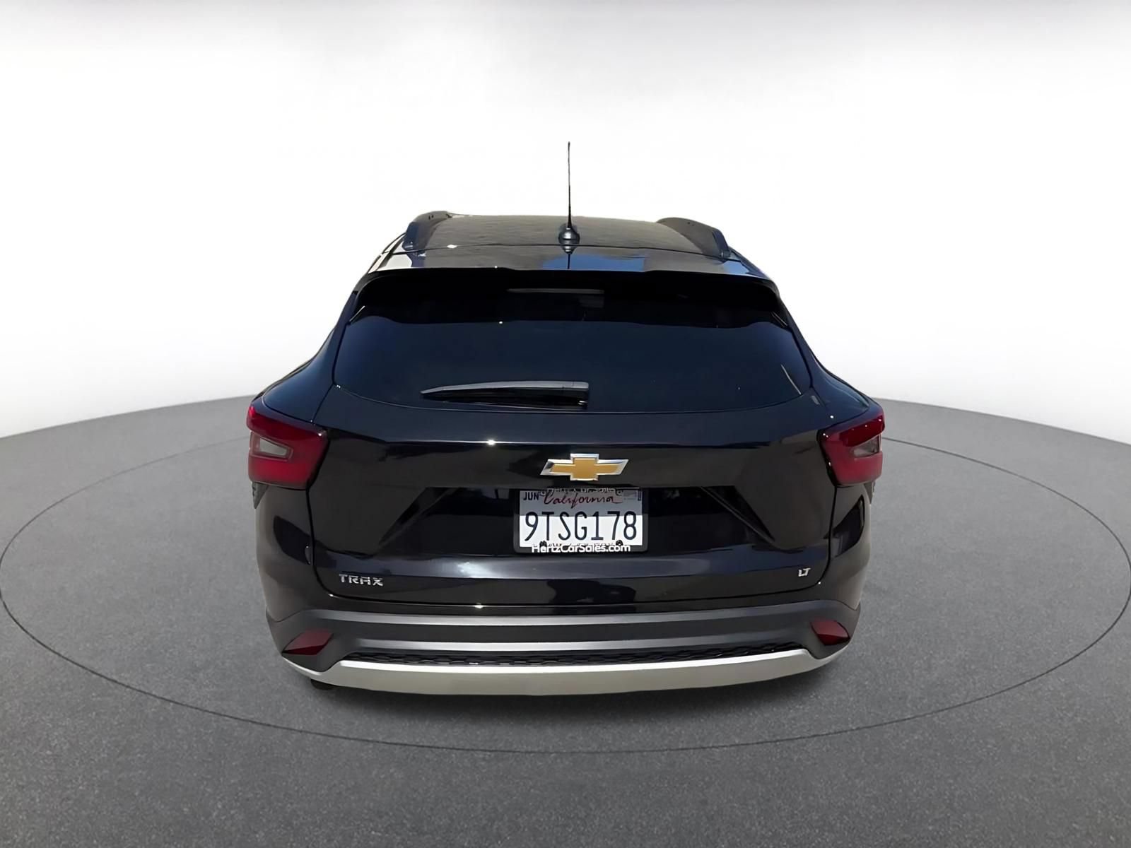 Used 2025 Chevrolet Trax LT FWD image 12