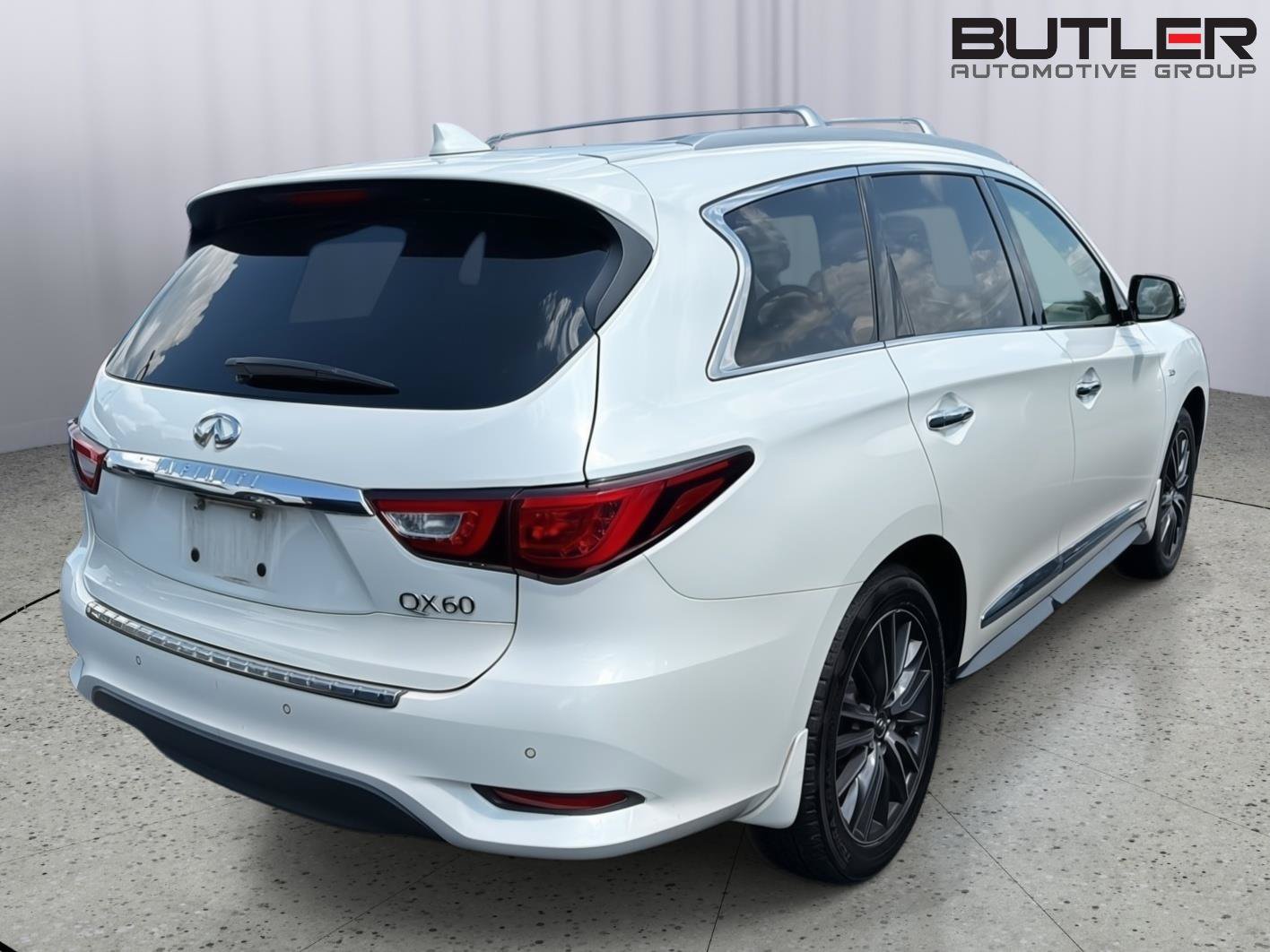 Used 2016 INFINITI QX60 FWD w/ Deluxe Technology Package image 9