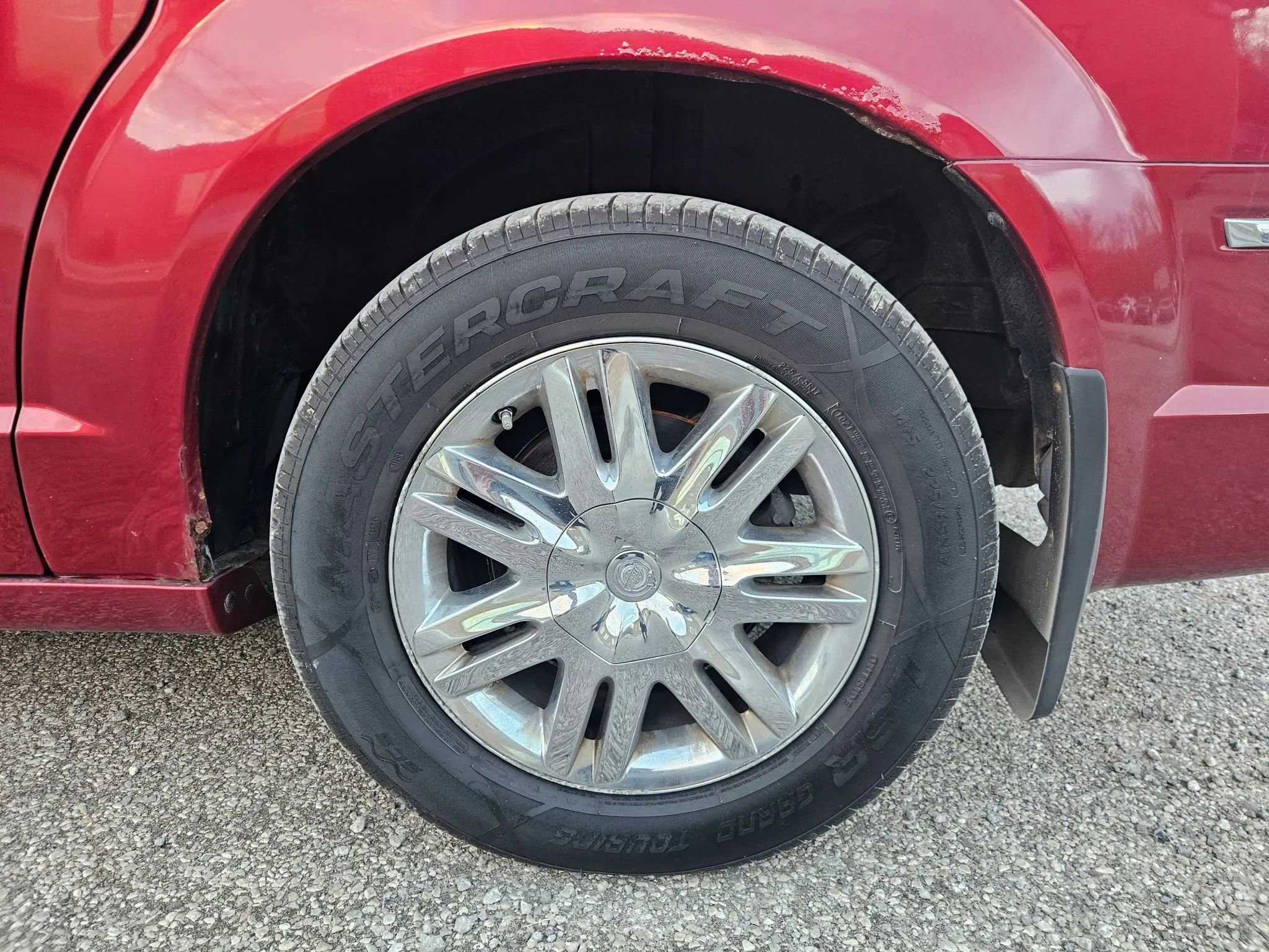 Used 2010 Chrysler Town & Country Limited FWD image 12