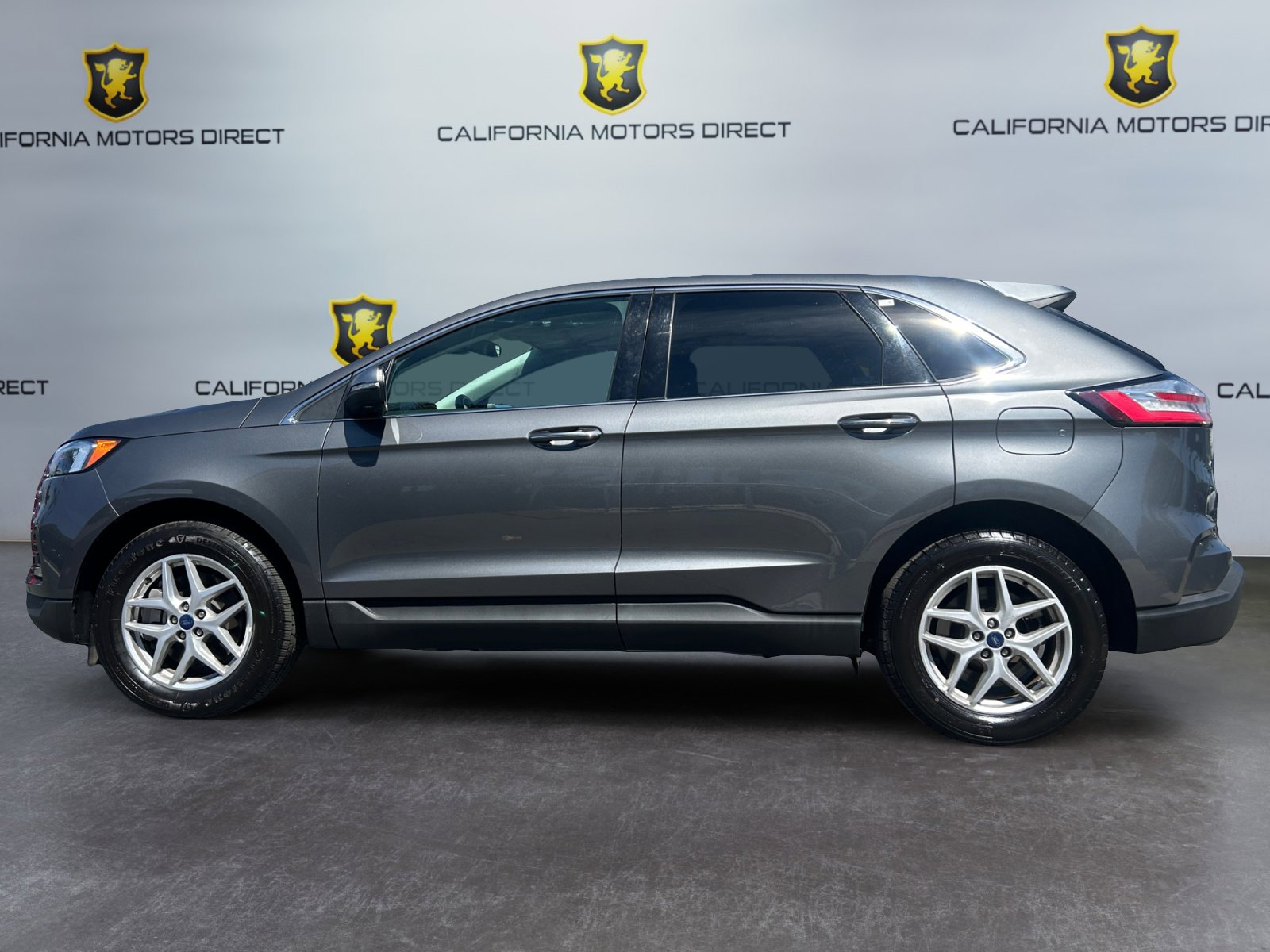 Used 2023 Ford Edge Titanium AWD/4WD image 2