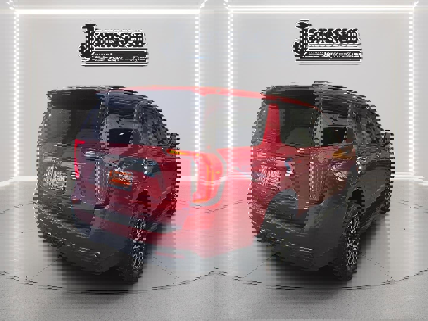 Used 2024 GMC Yukon AT4 image 4